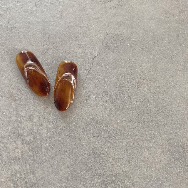 大人っぽいニュアンスべっ甲ネイル