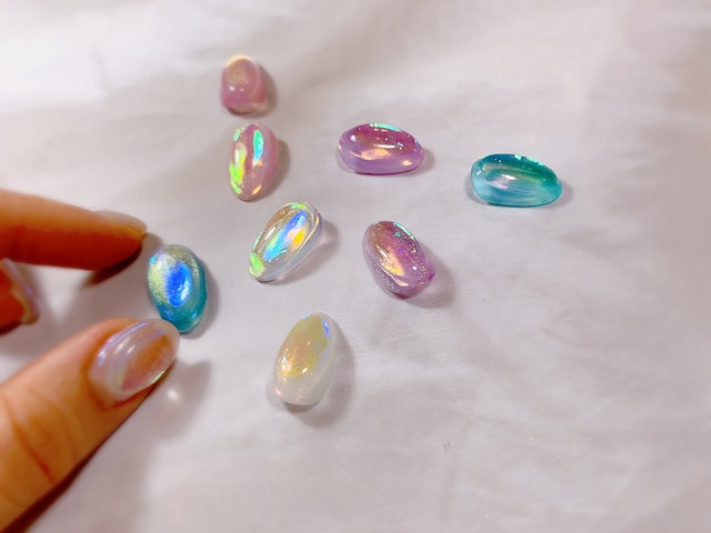 薄いフィルムでもうるうるに作れる！キャンディみたいな氷ネイル🧊🍬オーロラキャンディネイルの作り方の紹介画像1