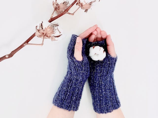 ラメ入りモヘアのハンドウォーマーの編み方(初心者〜少し経験者)