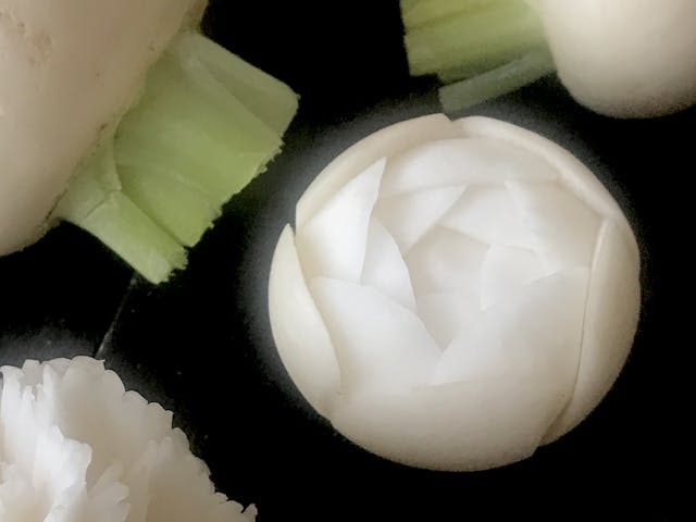 カブで　バラの花を作ろう