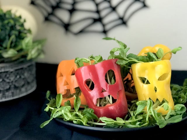ハロウィンを楽しむ　カラーピーマンでベジタブルカービング👻🎃