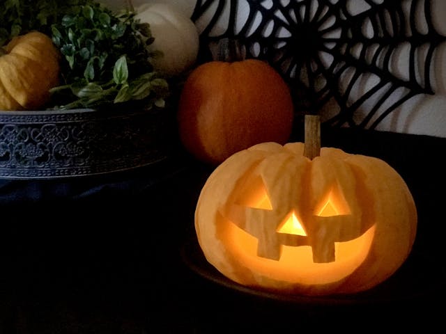 ハロウィンを楽しむ 　カボチャカービング