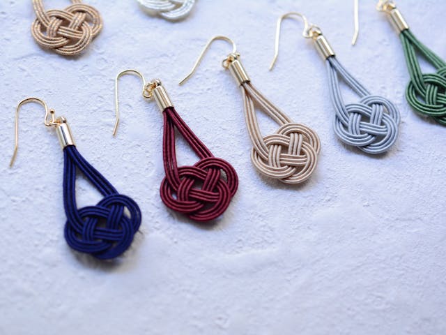 水引で結ぶ、「あわじ（あわび）結び」のピアス・イヤリング