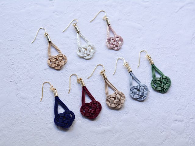水引でつくる、「あわじ（あわび）結び」のピアス・イヤリング