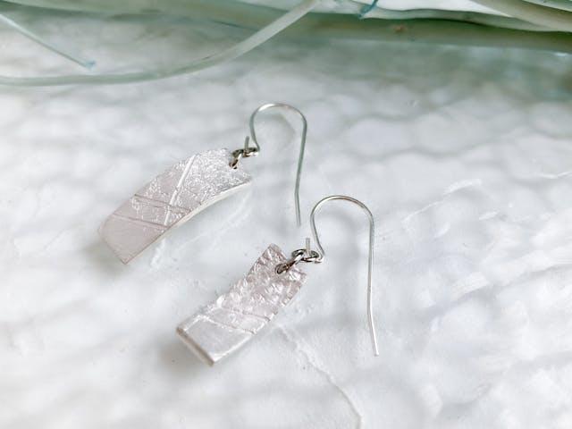 ローラーを使った四角プレートチャームの作り方