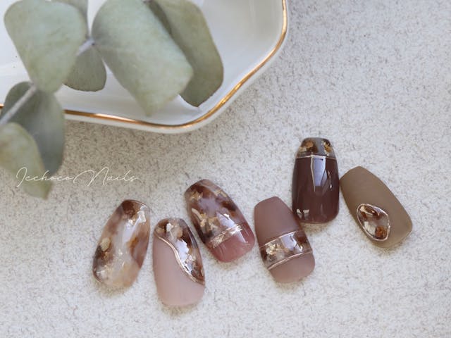 人気♡ホワイトべっ甲ネイル