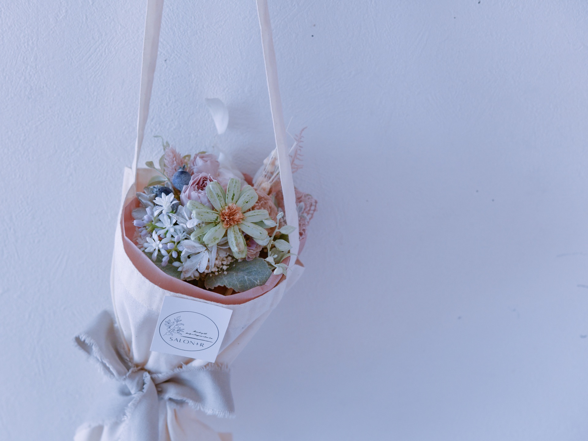 ナチュラル好きさんに！ふんわり可愛いバッグブーケ