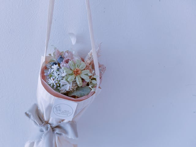 ナチュラル好きさんに！ふんわり可愛いバッグブーケ