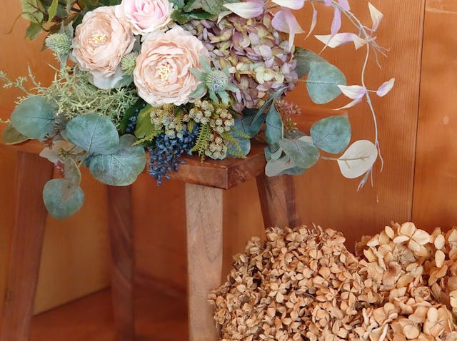 どんなシーンにも合わせやすい色合い