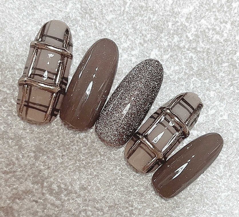 ミラーネイルで作る！チェック柄ネイルのやり方