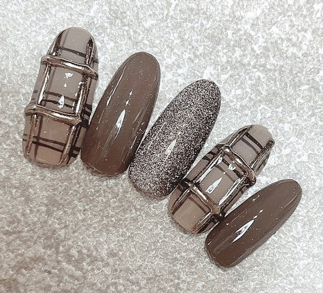 ミラーネイルで作る！チェック柄ネイルのやり方