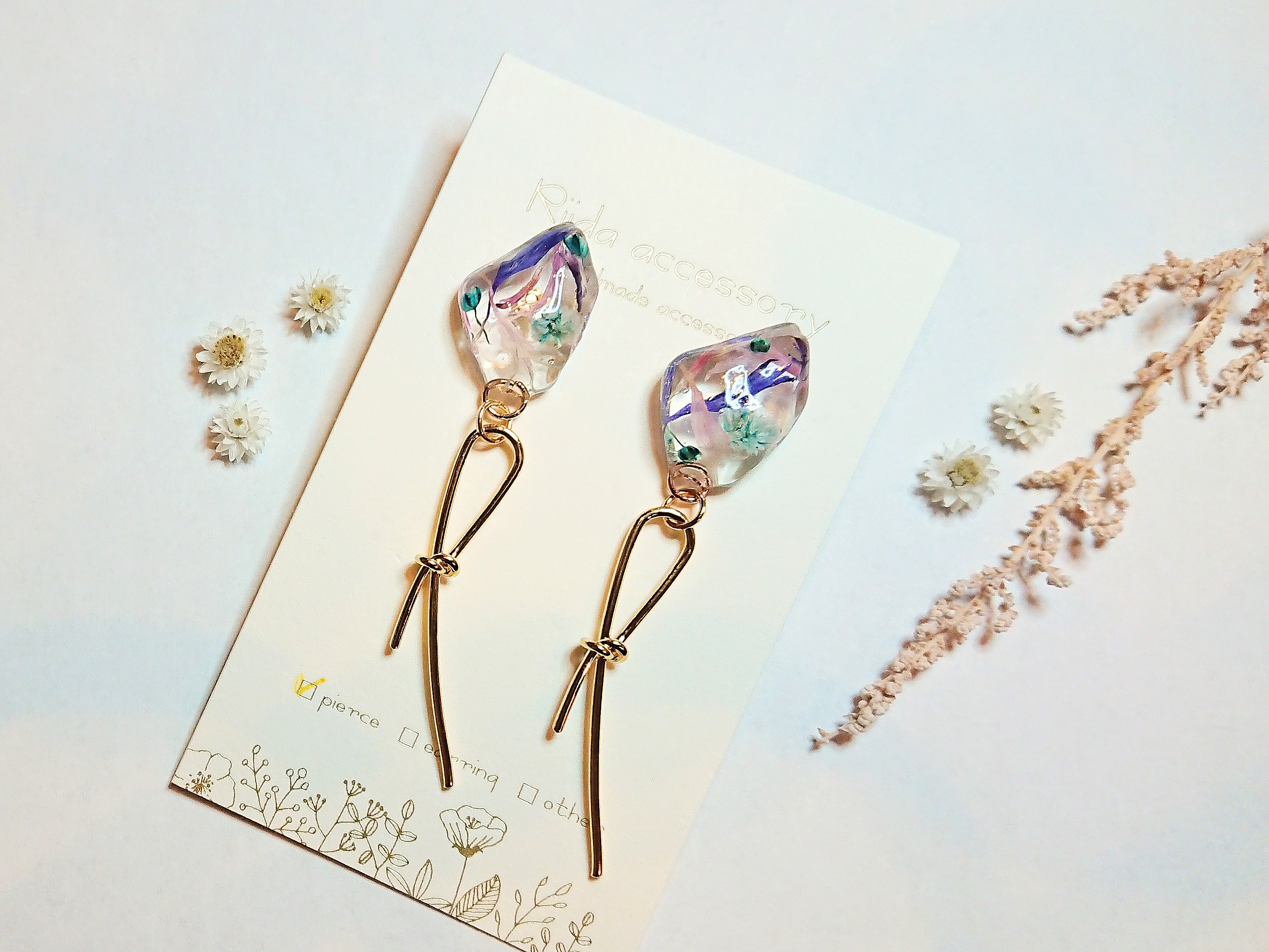 【初級者向け】初めてでも簡単に作れちゃう♪モールドで作るレジンアクセサリー