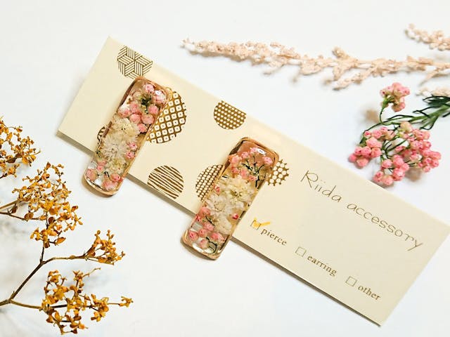 【中級者向け】フレームを使ったお花たっぷりぷっくりアクセサリー作り