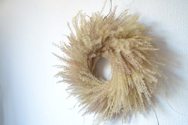 ススキで作るフワフワリース