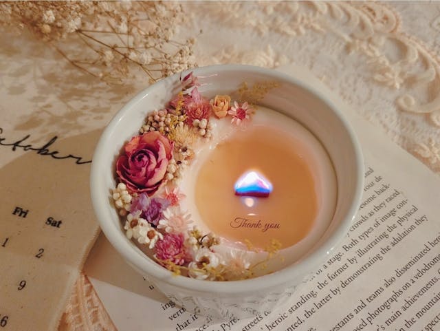 ドライフラワーと木芯で作るメッセージアロマキャンドルの作り方