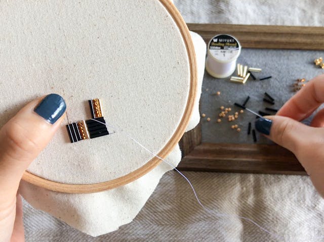 ビーズステッチとフリンジ