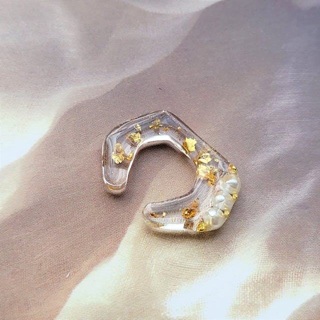 【LEDレジン初級】モールドを使った煌めくパールのイヤーカフ