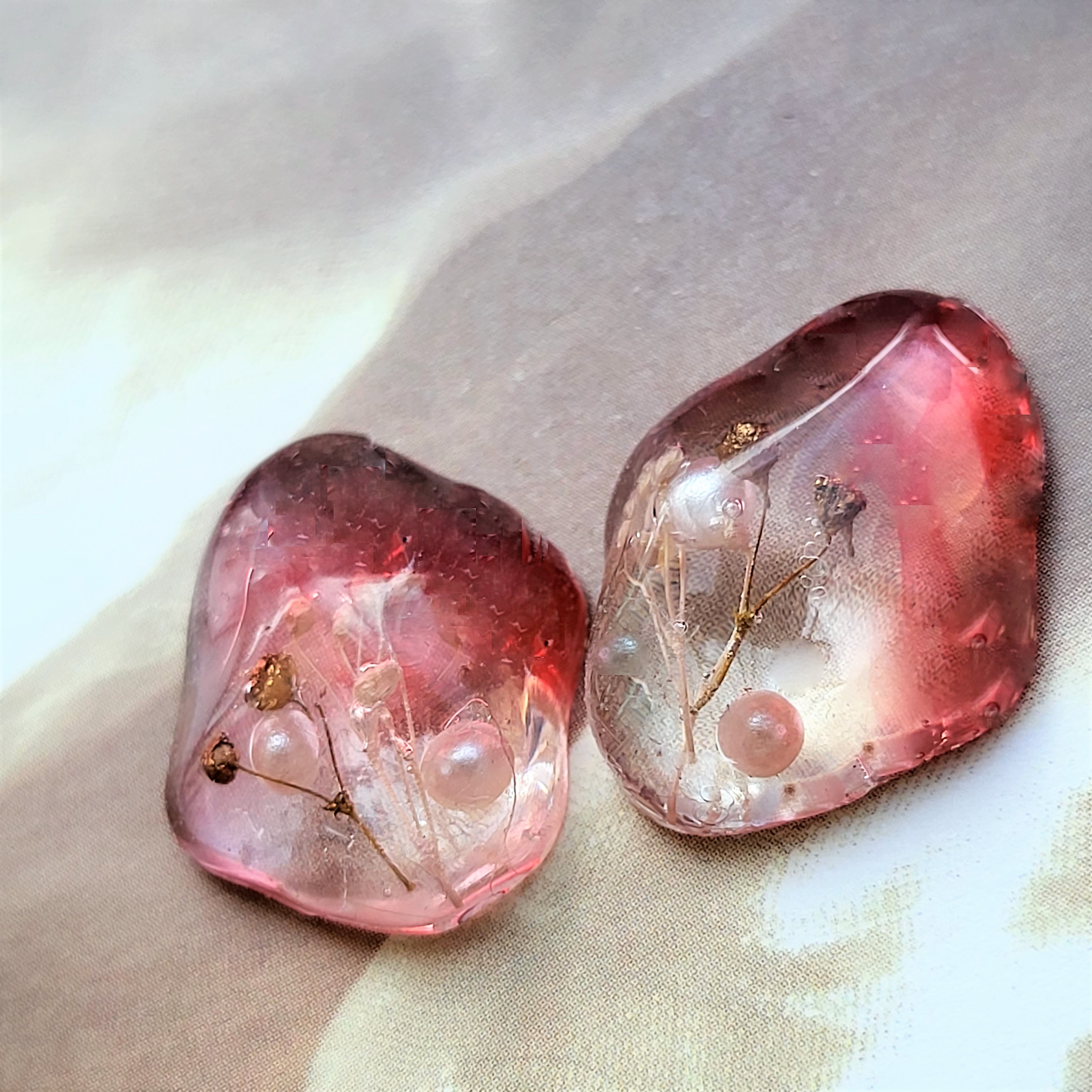 【LEDレジン初級】モールドを使ったかすみ草とパールの鉱石パーツ