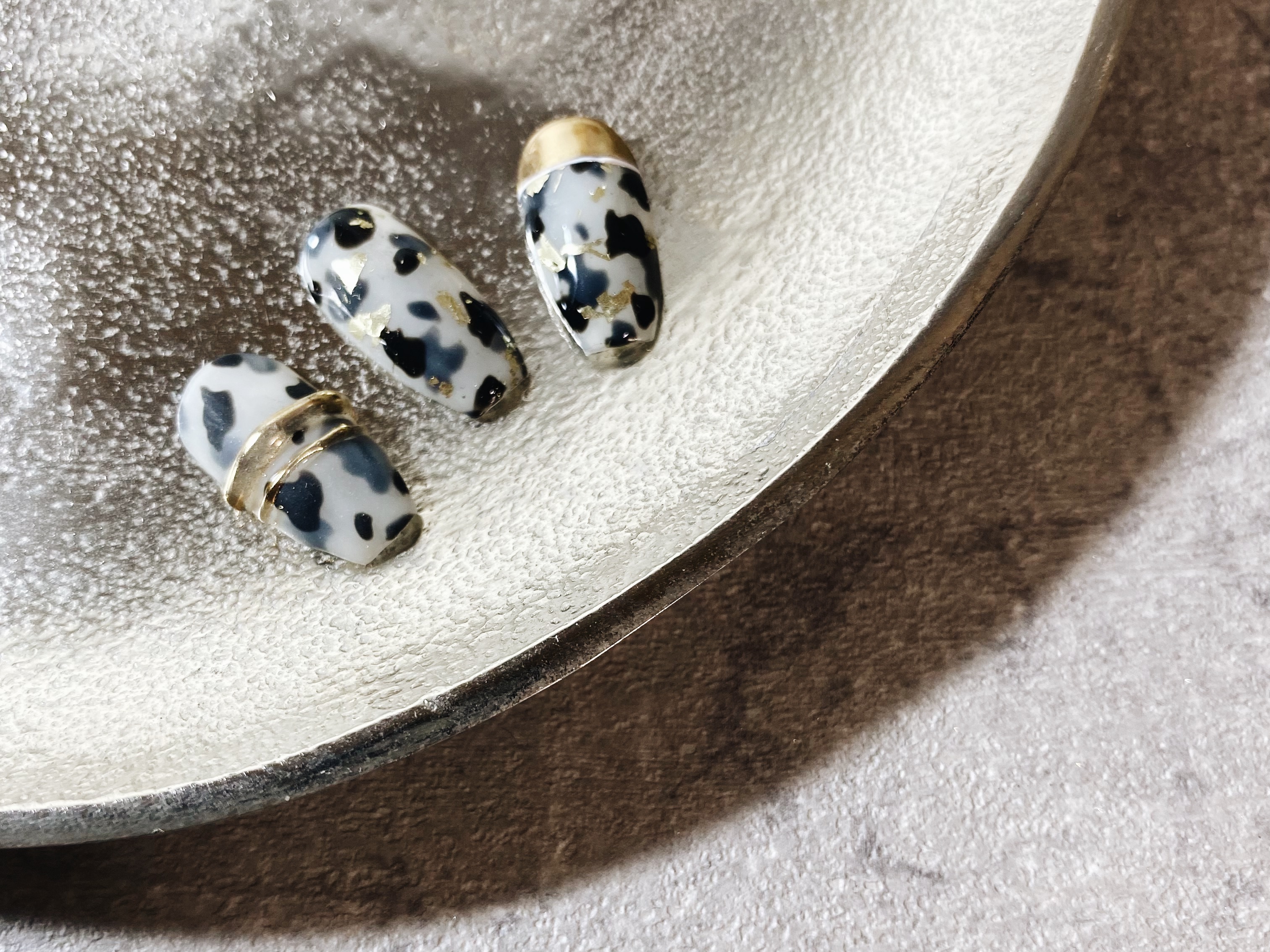 【実物ネイルチップ特典付き✨】一手間加えて抜け感が出せる♡ニュアンス牛柄アート