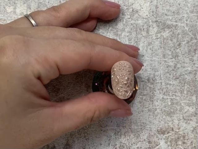 繊細なミラーフラワーネイル