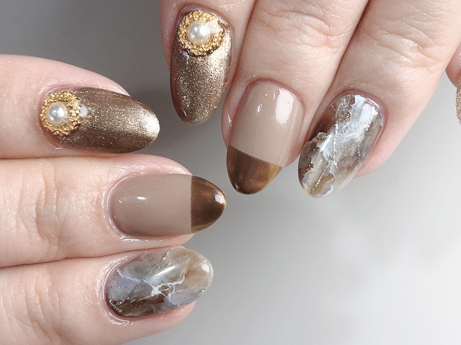 奥行き天然石ネイルのやり方【moon quartz編】の紹介画像1