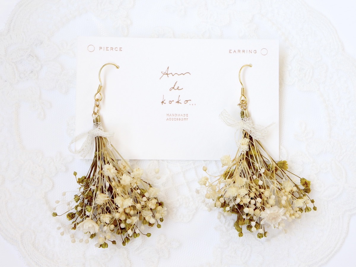 簡単にできる可愛いお花の花束ピアス