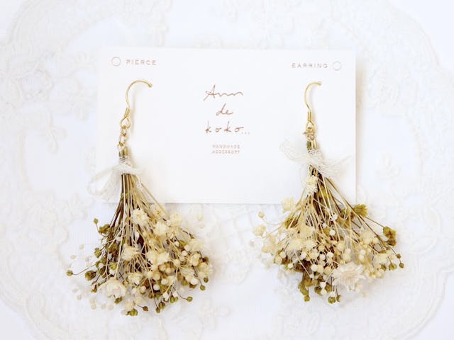 簡単にできる可愛いお花の花束ピアス