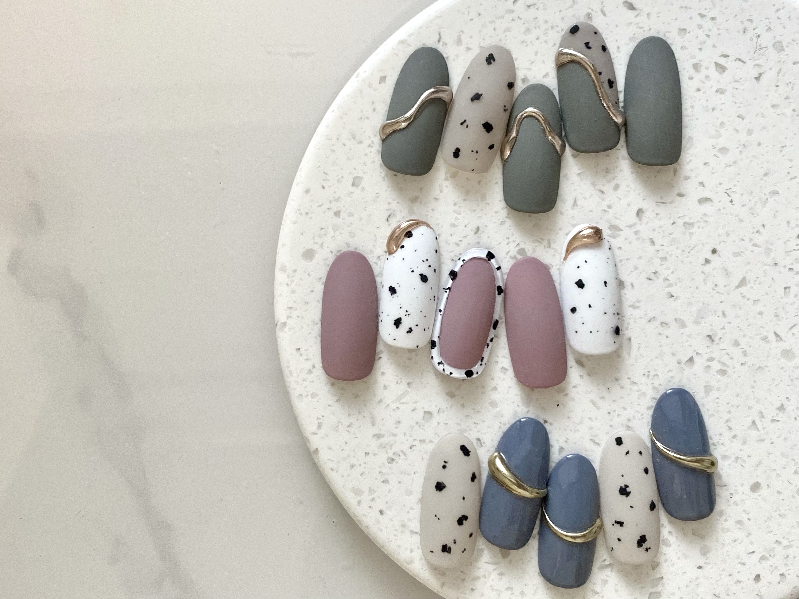 ぷっくりミラーアートと簡単ダルメシアンネイル