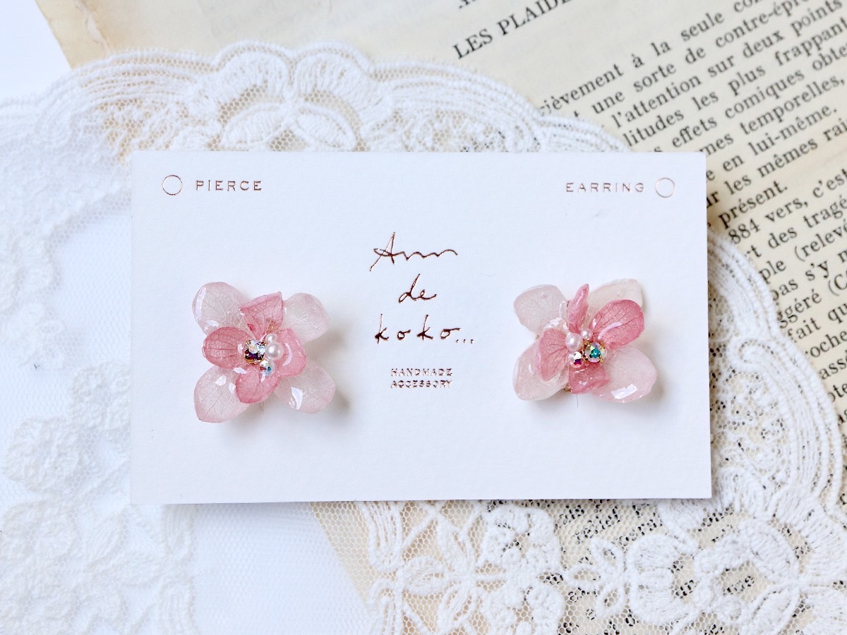 生花で作る立体的なお花のイヤリング‪