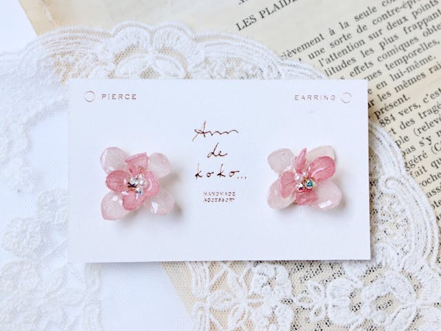 生花で作る立体的なお花のイヤリング‪