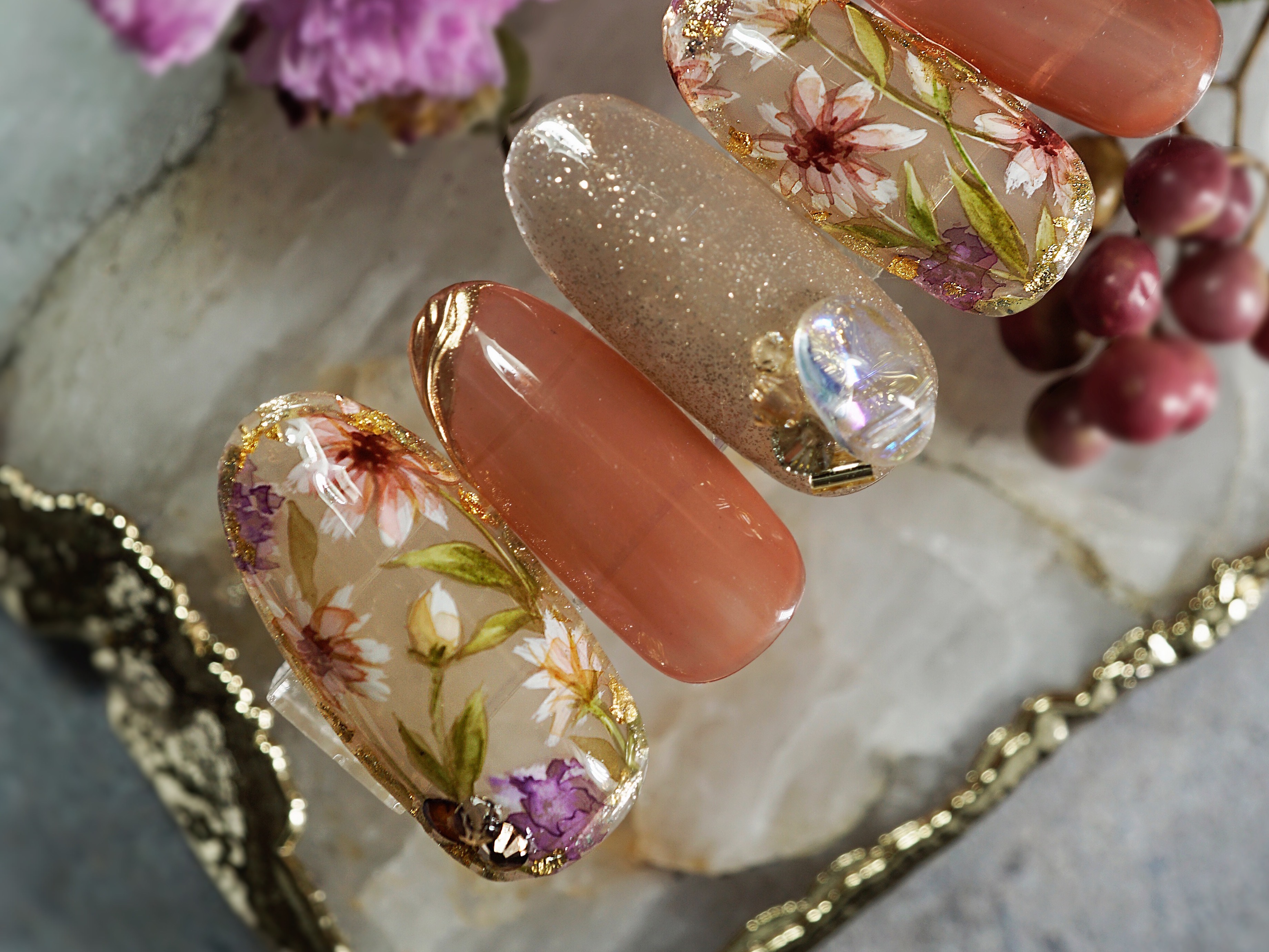 ジェルと絵の具の繊細なフラワーアートの描き方・ノスタルジアの紹介画像1