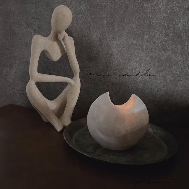 - moon candle .