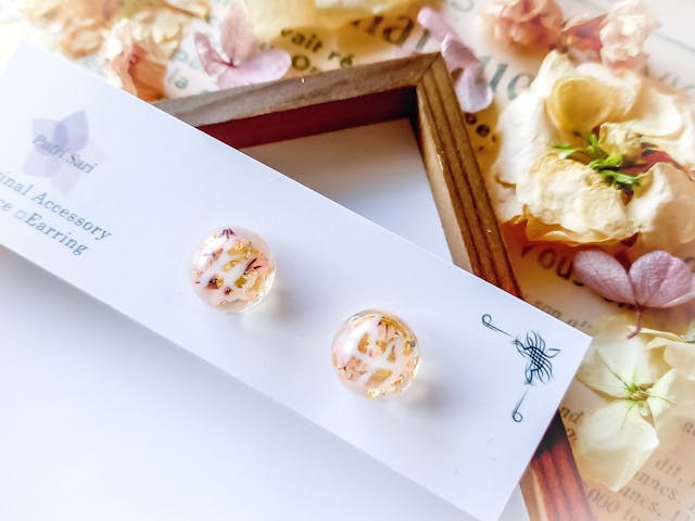 【初級】材料３つだけ！100均モールドで作る簡単ニュアンスカラーピアス