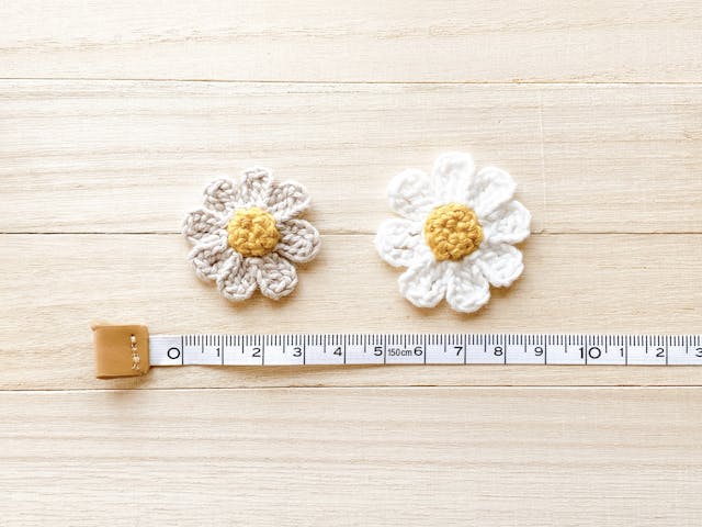 コットン糸で編む柔らかな風合いのお花モチーフ