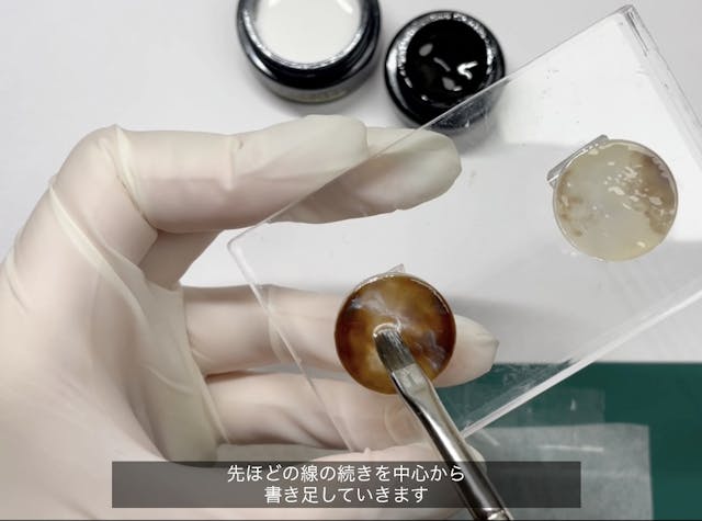 レジンで作るベージュとブラウンの大理石