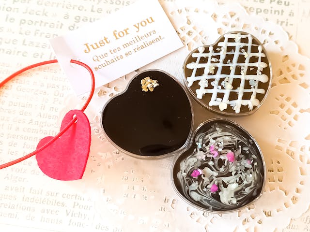 【子供でも簡単!モールド不要】レジンで作るチョコレートマグネット