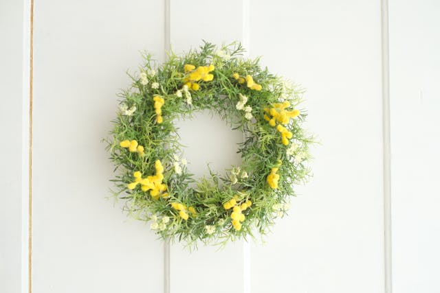 春におすすめミモザのリース
