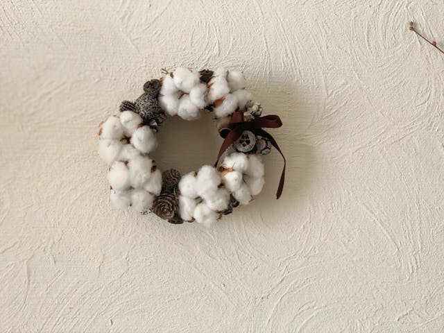 ナチュラル可愛い！コットンと木の実のリース
