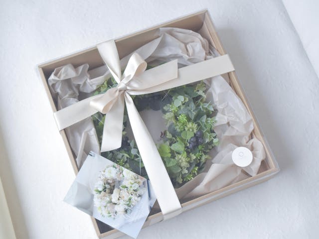 崩れないリースラッピング