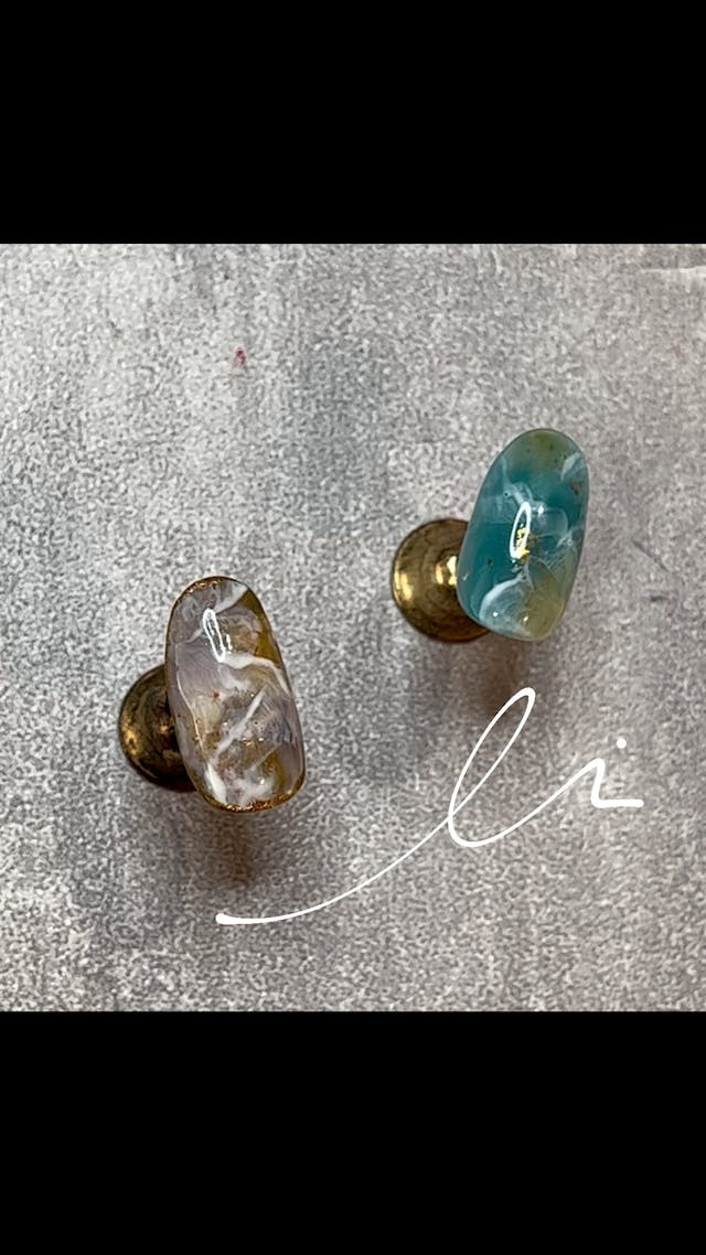 奥行きのある天然石風ニュアンスネイル