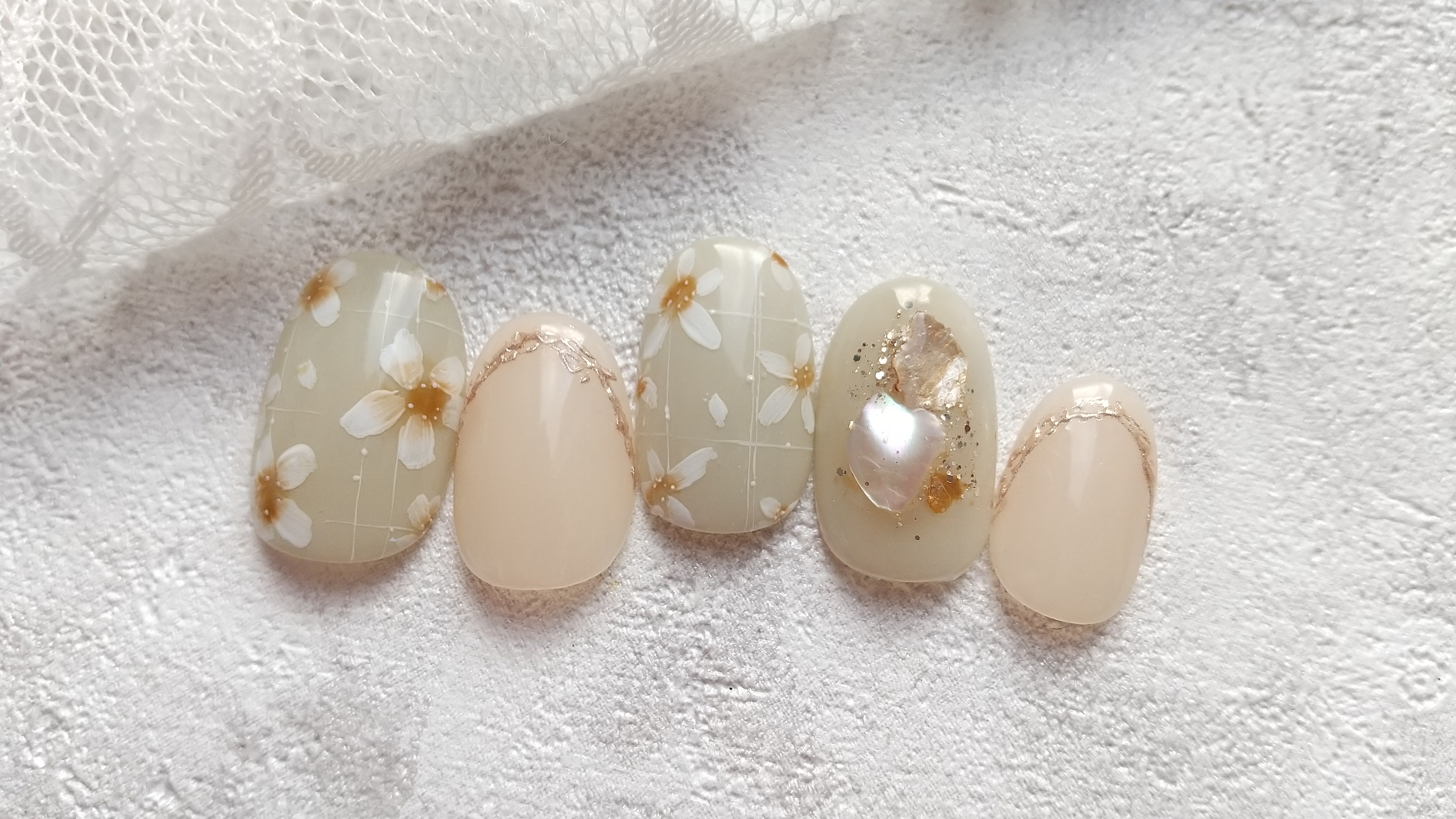 フラワーチェックのネイルのやり方