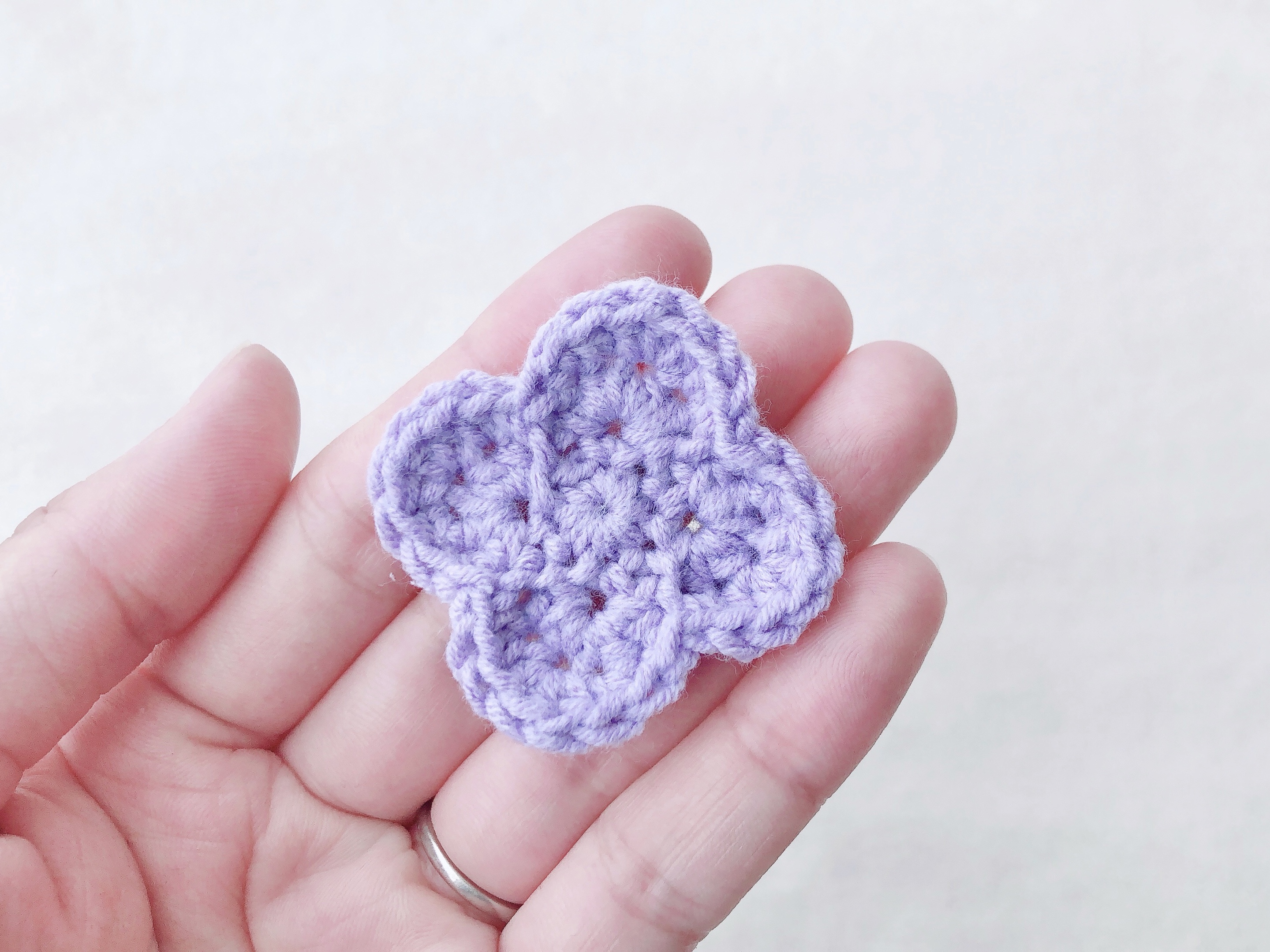 アジサイみたいな4枚花びらのお花の編み方（かぎ針編み）