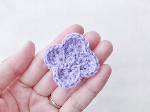 アジサイみたいな4枚花びらのお花の編み方（かぎ針編み）