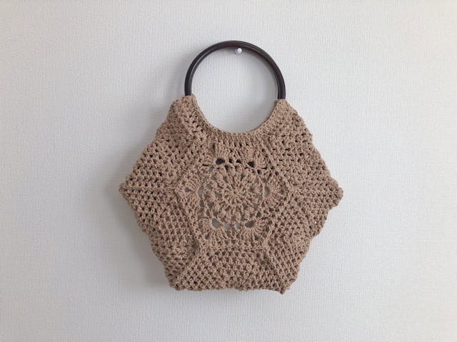 【PDF編み図付き】六角形モチーフ繋ぎの丸持ち手トートの作り方