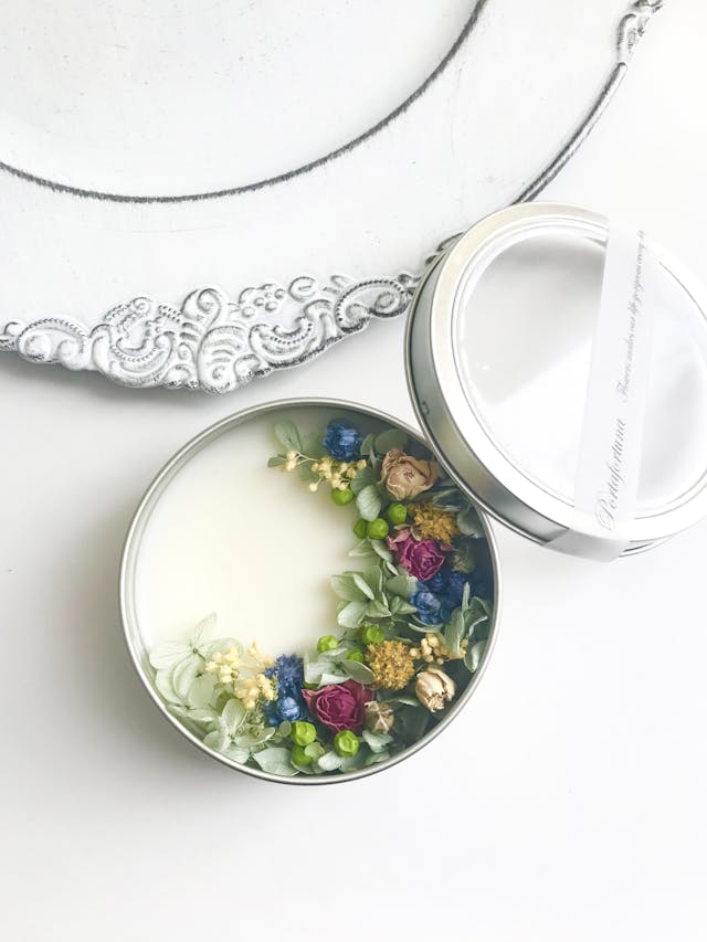 デザインと香りを楽しむアロマワックスサシェ缶♪