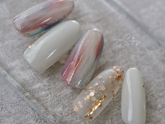 出番が少ない派手カラーが大人可愛く変身‼︎ニュアンスデザイン＋サブアート【Nuance stripe】