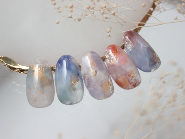 もう迷わない！天然石風ニュアンスネイルアートのバリエーション