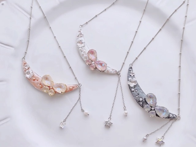 【 ムーンパピヨンの作り方 】〜三日月とちょうちょのネックレスを作りながらwGlue proの扱いが学べます〜の紹介画像1