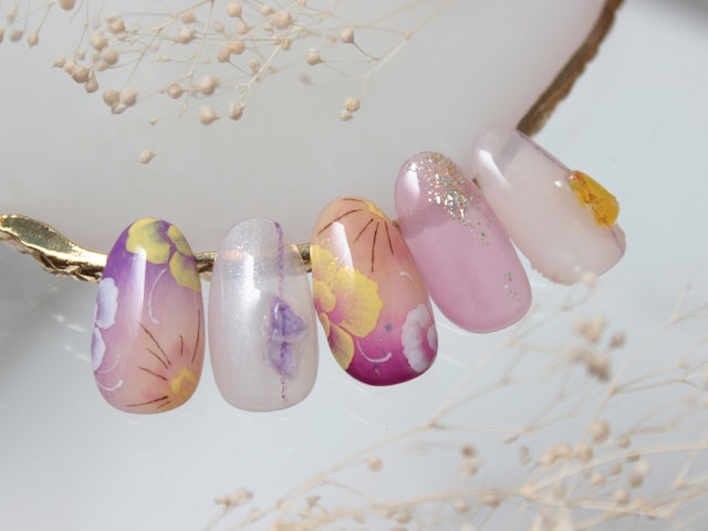 豪華なお花を描こう！トロピカルパンジーネイルの作り方の紹介画像1