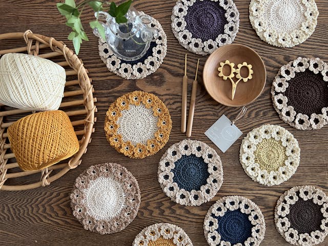 かぎ針編み お花いっぱいドイリーの作り方【PDF補足編み図付】